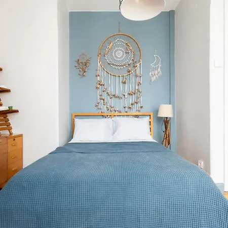 Cozy Flat 6 Min Walking To Taksim Square *