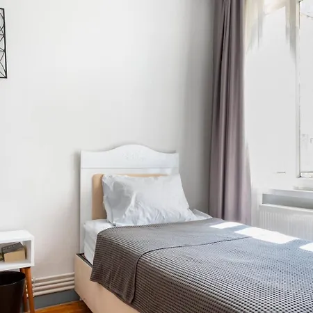 Cozy Flat 6 Min Walking To Taksim Square Apartment *
